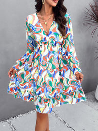 New elegant printed V-neck long-sleeved dress