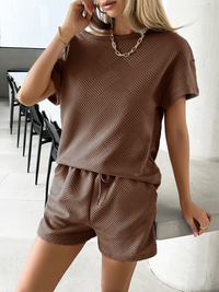 Summer solid color knitted crew neck top and shorts casual two-piece set