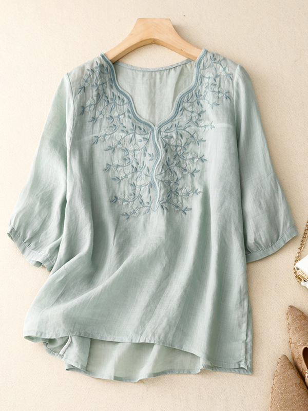 Vintage V-neck embroidered T-shirt top