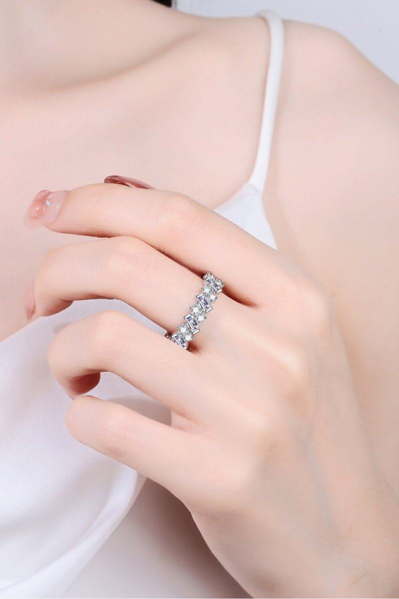 Chasing Love 925 Sterling Silver Moissanite Ring - Everydayswear