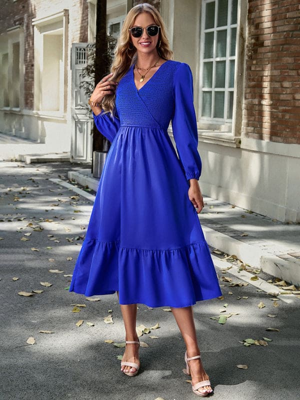 V-neck elegant dress with solid color