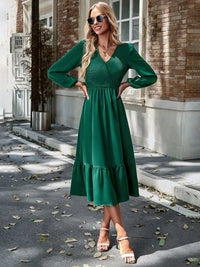 V-neck elegant dress with solid color