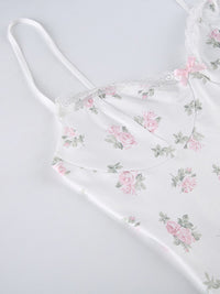 New sexy floral contrasting lace stitching sexy low-cut suspender-covering skirt